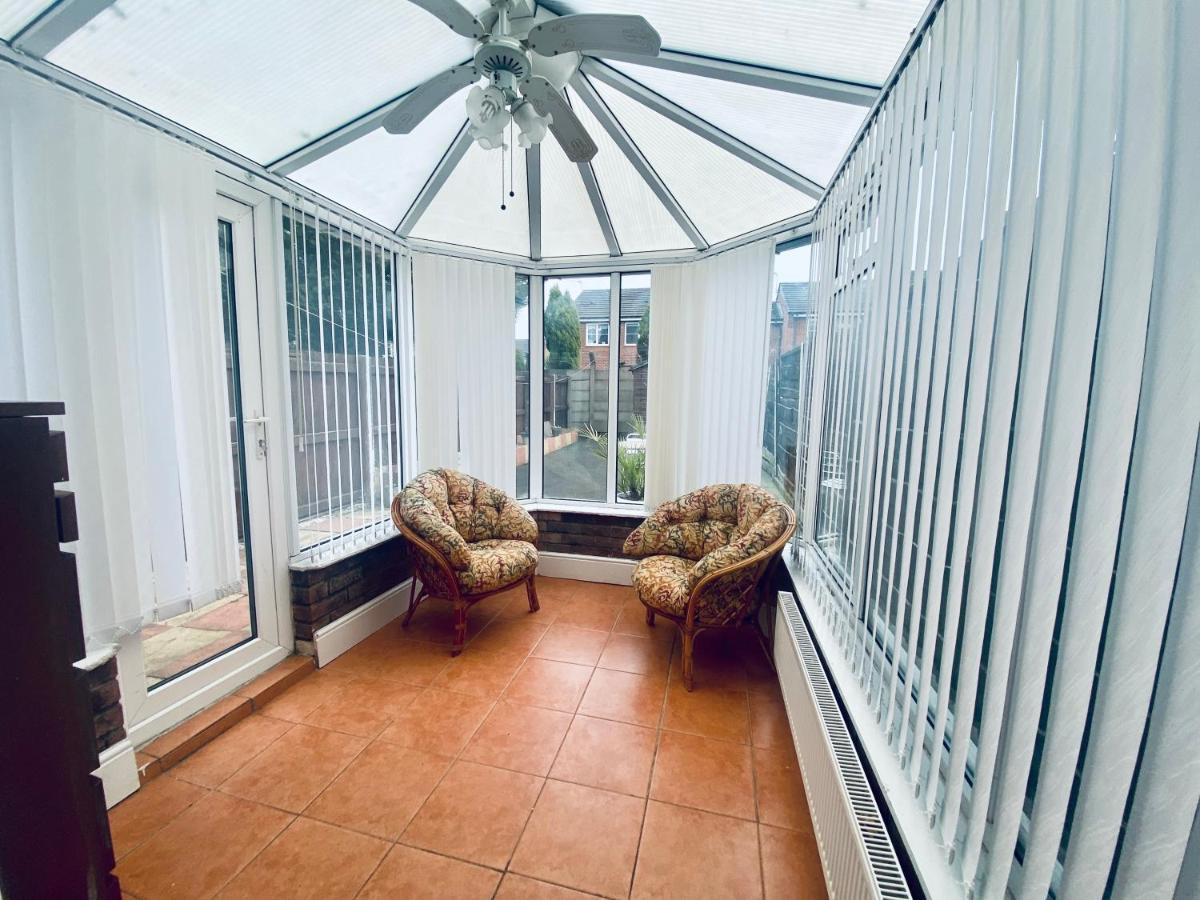 Apartamento Comfortable House With Conservatory & Parking