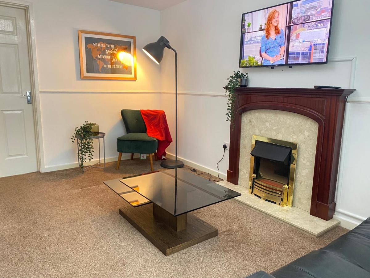 Comfortable House With Conservatory & Parking Apartamento